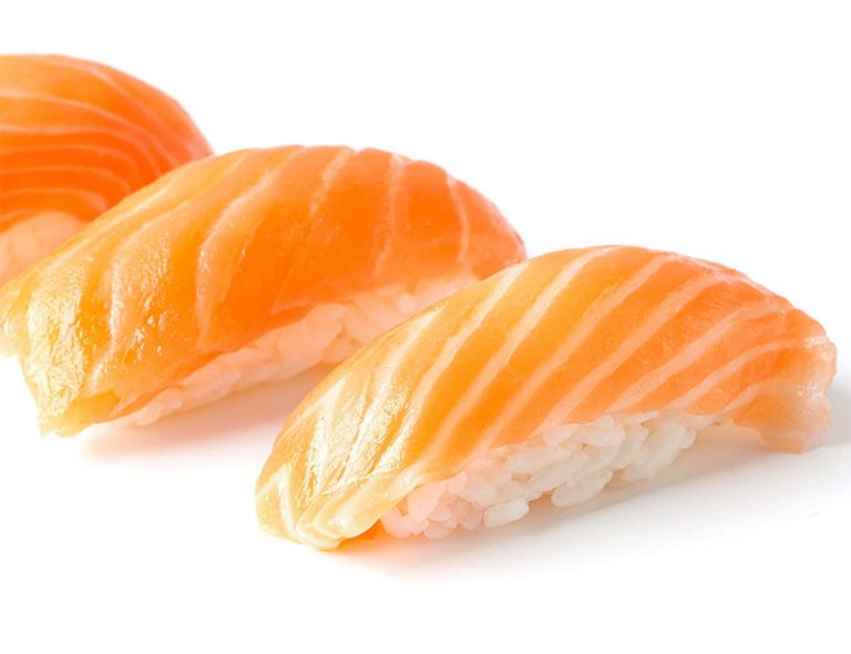 Sushi cá hồi cũng vậy, chế biến vừa nhanh hương vị lại đặc biệt bảo sao mà có nhiều người ưu tiên sử dụng đến vậy.