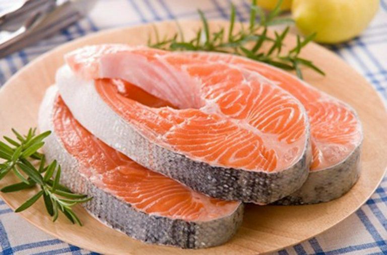 Ăn cá hồi sống liệu có thực sự an toàn cho sức khỏe? Đây là một câu hỏi được đặt ra khá nhiều khi có rất nhiều người đam mê với ẩm thực sống.