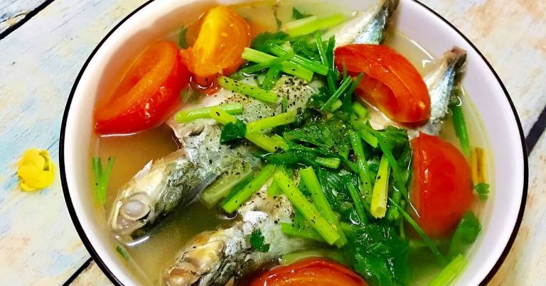Canh chua nấu vơi cá bạc má chan chứa tình cảm quê nhà, món ăn giản dị gây thương nhớ.