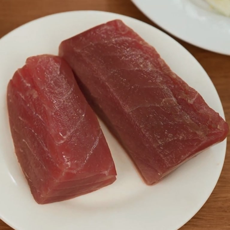 cá ngừ tươi cắt lát