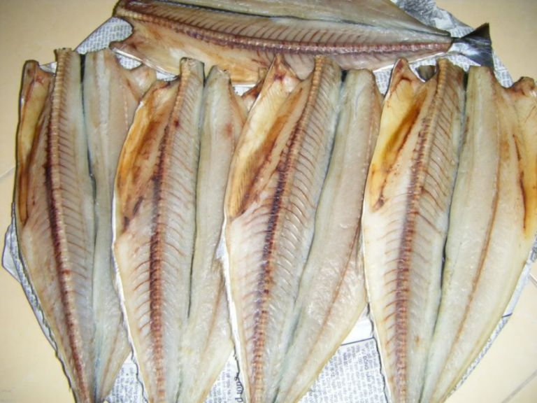 Cá nhồng biển một nắng khi nấu cũng rất ngon, mọi người có thể sử dụng chúng làm đa dạng các món ăn trong gia đình mình.