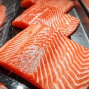 Cá hồi sashimi