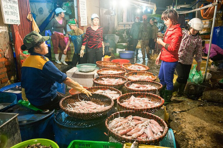 Chợ cá Long biên