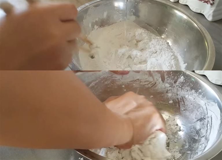 Tiến hành nhào bột gạo đến khi dẻo đều, không quá khô và không bị dính vào tay, tô là được. 
