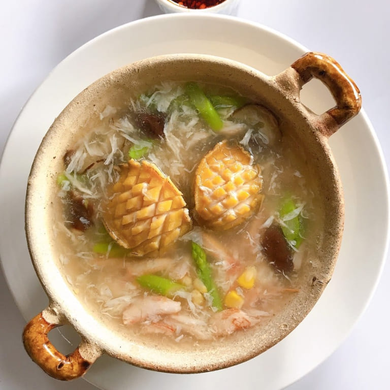 Súp bào ngư là món ăn phổ biến nhất, thường được sử dụng làm món khai vị trong các bữa tiệc. 