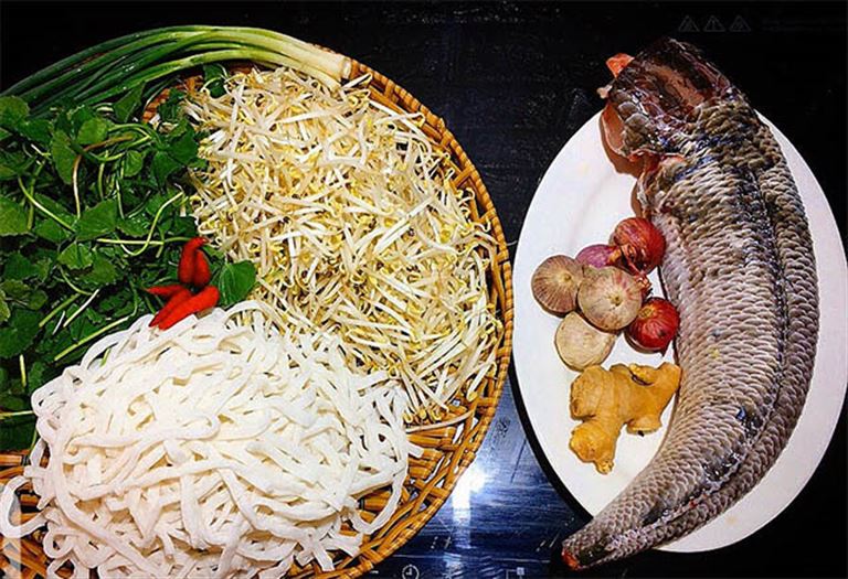 Bánh canh cá lóc là món ăn đặc trưng của miền Tây Nam Bộ gây ấn tượng với hương vị đặc trưng.
