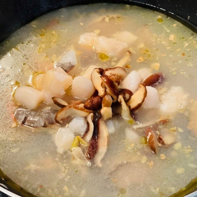 Cách nấu súp bào ngư vi cá nhìn chung không quá khác so với những cách nấu súp khác, vậy nên nếu bạn có kinh nghiệm đứng bếp thì tỉ lệ thành công rất cao. 